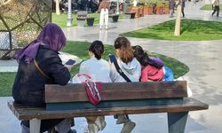 Kasım ortasında yaz tadında Balıkesir! Çocuklar parkta koştu, kombiler hâlâ suskun