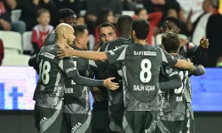 Beşiktaş’tan Hızlı Başlangıç! İlk Yarıda Antalyaspor’a İki Gol
