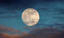 Dolunay Depremleri Tetikliyor mu? Bilim İnsanlarından Çarpıcı Açıklama!