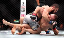 UFC 322’de Tarihi Gece! Islam Makhachev, Jack Della Maddalena’yı Rahat Geçip İkinci Şampiyonluğunu Aldı!