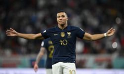 Dünya Yıldızlarını Geride Bıraktı, Mbappe Kariyerinde 400. Gole Ulaştı, Dünya Kupası Biletini Garantiledi!