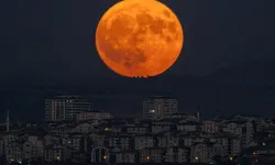 Ay Dünya'ya En Yakın Konumda! Süper Ay Ne Zaman Görünecek? Süper Ay'ın Etkileri Neler?