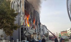 Kocaeli Dilovası'nda Bir Fabrika Alev Alev Yandı! 6 Kişi Yaşamını Yitirdi!
