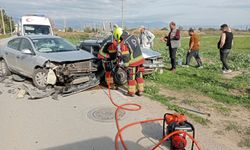 Burhaniye'de Feci Kaza! İki Araç Çarpıştı! 3 Kişi Yaralandı