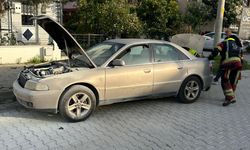 Burhaniye’de Seyir Halindeki Otomobilin Motoru Alev Aldı