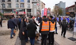 Sındırgı Belediyesi Deprem Bölgesine Gönderilen Pirinçleri Dağıttı