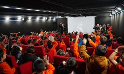 Gezen Sinema Tırı Sındırgı’da Miniklerle Buluştu