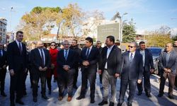 Sındırgı’da Hem Çocuklara Moral Hem Esnafa Destek: Vali ve Kaymakam’dan Ziyaretler