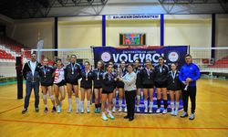 Spor Dostu Kampüs BAÜN’de Kadın Voleybol Takımından Büyük Başarı: Ünilig’de Birincilik Kupası