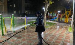 Edremit Belediyesi Parklarda Akşam Temizliği Yapıyor