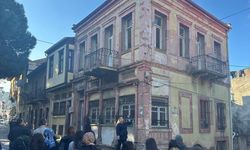 Dersimiz: Ayvalık Mimarisi.. Restorasyon öğrencileri sokak sokak tarihi yapıları inceledi