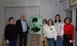 Başkan Ertaş, Nihat Tansoy İlkokulu’ndaki Yılbaşı Sergisini Ziyaret Etti