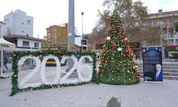 Burhaniye’de Yılbaşı Süslemeleri ve Işıklandırmalar Tamamlandı
