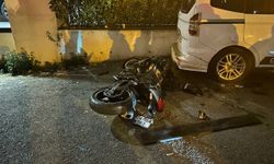 İstanbul Ataşehir’de Feci Kaza! Motosiklet Yolcu Servisine Çarptı: 2 Yaralı Var!