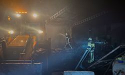 İzmir Kemalpaşa'da Korkutan Fabrika Yangını! Kompozit Malzeme Üretim Tesisinde Yangın Çıktı!