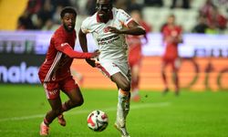 Galatasaray Antalya’da Fırtına Gibi! İlk Yarıyı 2-0 Önde Kapattı