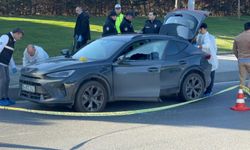 Son Dakika! Bakırköy’de Otomobile Silahlı Saldırı! 1 Kişi Hayatını Kaybetti!