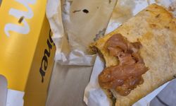 Maydonoz Döner’den Alınan Dürümden Çiğ Tavuk Çıktığı İddia Edildi! Sosyal Medya Karıştı!