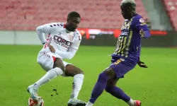 Samsunspor Eyüpspor'u 2-1 Mağlup Etti! Musaba Takımdan Ayrıdı mı? Neden Oynamadı?