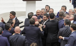 TBMM’de Yumruklu Kavga: AK Parti ve CHP’li Vekiller Birbirine Girdi
