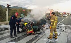 Edremit'te Korkutan Kaza: Araçta Yangın Çıktı, Ekipler Anında Müdahale Etti