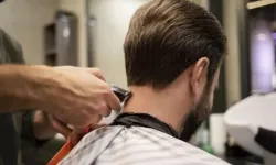 Balıkesir’de Berber Koltuğu "Lüks" Oldu: Saç-Sakal 600 TL, Damat Tıraşı 2.500 TL!