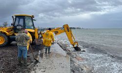 Edremit’te Şiddetli Fırtına ve Yağışa Gece Boyu Müdahale