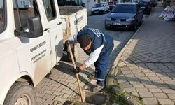Burhaniye Belediyesi Yağış Uyarıları Kapsamında Mazgal Temizliği Çalışmalarını Sürdürüyor