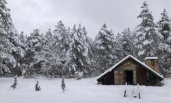Balıkesir'de Kar Yağışı Etkisini Artırıyor: Dursunbey Sakız Yaylası Beyaza Büründü!