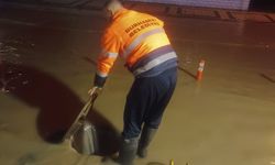 Burhaniye Belediyesi Ekipleri Yoğun Yağış Sonrası Sahada Görevde