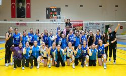 Burhaniye’de 4. Geleneksel Yıldız Kızlar Voleybol Turnuvası Tamamlandı