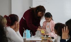 Edremit’te Yarıyıl Tatiline Özel Atölye: Çocuklar Kendi Doğal Dudak Koruyucularını Yaptı