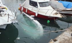 Yağmur Erdek'te Tekne Batırdı! Limanda Hareketli Saatler: Sudan Çıkarmak İçin Ekipler Seferber Oldu!