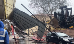 Fırtına çatıları uçurdu! Dursunbey'de fırtına alarmı!