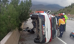 Balıkesir-İzmir Karayolunda Korkutan Kaza! Araçta Sıkışan Sürücü İçin Ekipler Seferber Oldu