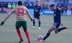 Amedspor Erzurum'da Dağıldı! 2 Kırmızı Kart, 2 Gol: Erzurumspor Amedspor'u 2-0 Mağlup Etti!