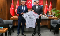 CHP Lideri Özgür Özel, Beşiktaş Başkanı Serdal Adalı İle Bir Araya Geldi