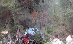 Dursunbey-Harmancık Yolunda Can Pazarı! Araç Hurdaya Döndü: Sıkışan Yolcu İçin Zamanla Yarış!