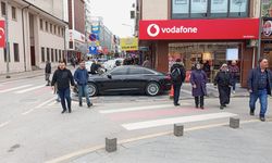 Turhan Çömez kaldırıma park etti! Vatandaşlardan 'işgal' tepkisi...