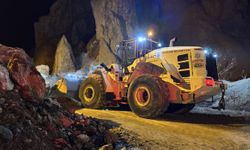 Son Dakika: Hakkari’de Dev Kayalar Yola Düştü! Ekipler Seferber Oldu