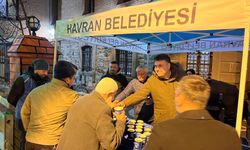 Havran’da Berat Kandili’nde Cami Çıkışı İkram
