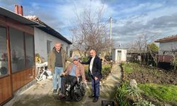 Manyas’ta Özel Gereksinimli Vatandaşlara Evlerinde Tekerlekli Sandalye Desteği