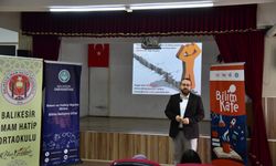 Balıkesir’de Öğrencilere Hayati Deprem Eğitimi: “Çök, Kapan, Tutun” Uygulamalı Anlatıldı