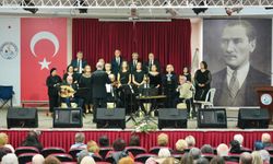 Burhaniye’de Türk Sanat Müziği Gecesi Sanatseverlerle Buluştu