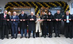 Sefaköy’de tatlı gün: Gaziantepli Mert Usta yeni şubenin kapılarını açtı