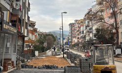 Erdek’te Eski Kaldırımlar Yenileniyor: Engelli Erişimi ve Yaya Güvenliği Öncelikli