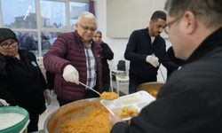Burhaniye’de Ramazan Bereketi: Ahmet Akın Kültür Merkezi Dolup Taştı