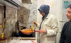 Menemene anne eli değdi! Belgin Uygur'dan menemen performansı