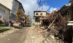 Bigadiç’te Metruk Binalar Yıkılıyor! Çekirdekli Mahallesi’nde Güvenlik Hamlesi