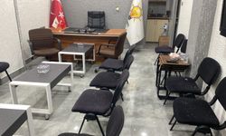 Son Dakika! Balıkesir'de AK Parti İlçe Başkanlığına Taşlı Saldırı!